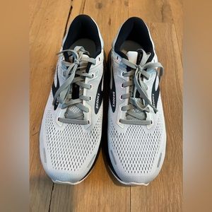 Brooks, adrenaline women’s size 10 medium